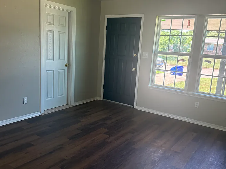 1304 Locust Dr — Photo 19