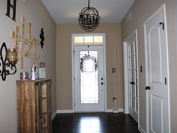 3rd image of 186 Willow Bend Ct