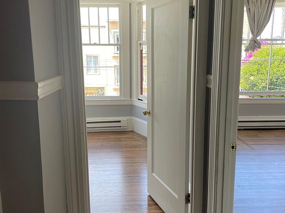 5th image of 1035 Hampshire St