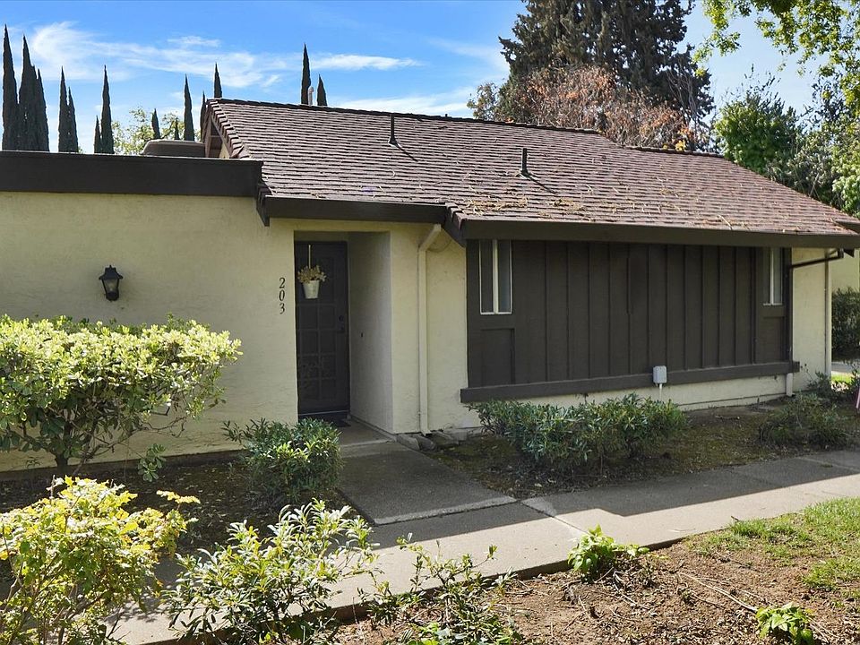 1st image of 203 Fairoaks Dr