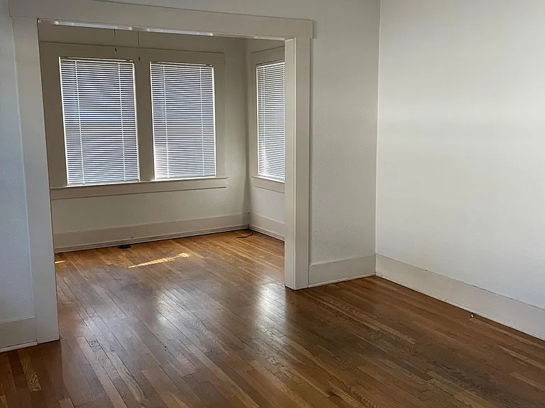 1342 N Van Ness Ave — Photo 4