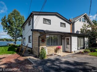 8798 Alsup Ave, Commerce Township, MI 48382