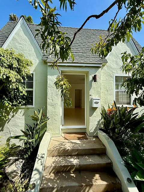 1st image of 608 Venezia Ave #A