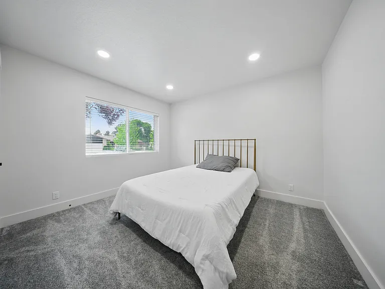 1821 E Bosham Ln #A — Photo 18