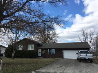 1401 Cardinal Dr, Greenville, IL