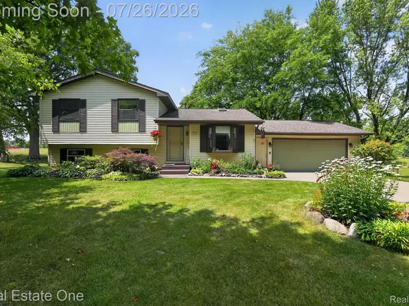 7255 Hall Rd, Davisburg, MI 48350