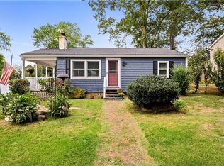 41 Pettaquamscutt Lake Rd, Saunderstown, RI 02874