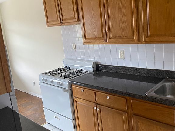 5th image of 3825 Parsons Blvd APT 4F