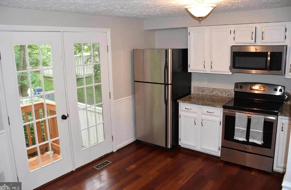 2 bed, 1.5 bath, 915 sqft, $2,600 — Photo 4