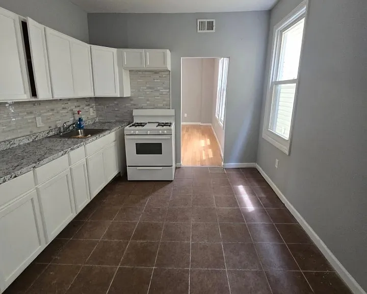 201 S 11th St #2L — Photo 1