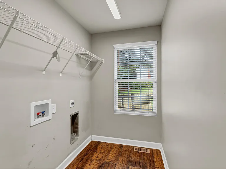 219 W Watt St — Photo 12