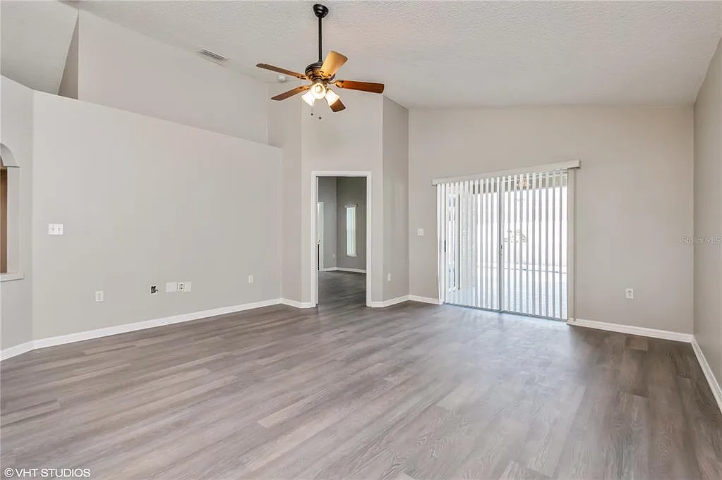 3 bed, 2.0 bath, 1353 sqft, $2,300 — Photo 3