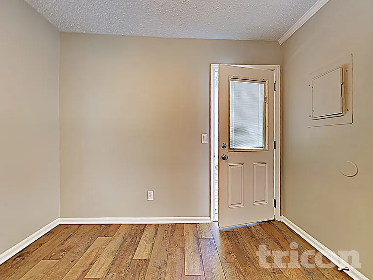 504 Lord Howe Rd — Photo 7