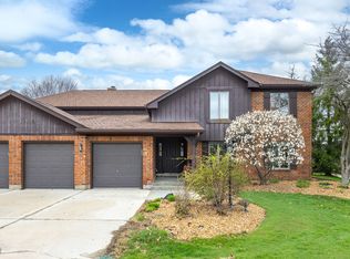 90 Golf View Ln APT A, Frankfort, IL