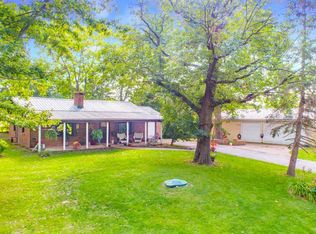 717 N Main St, Eureka, IL 61530