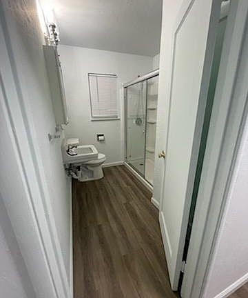 4th image of 16015 Carolyn St