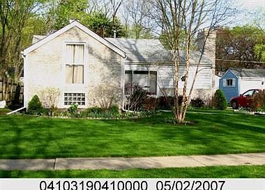 Front Exterior/Driveway