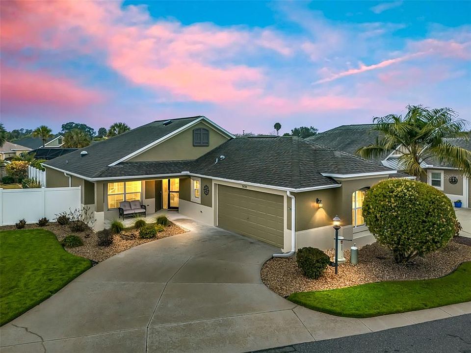1st image of 3698 ROBERTSON WAY