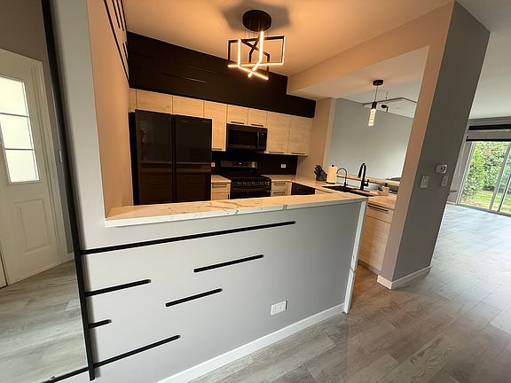 2nd image of 384 Hunterdon Ct #384