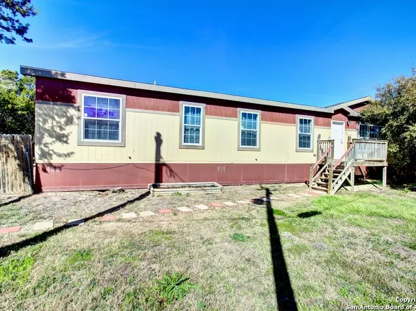 134 SKYLINE DR, Bandera, TX 78003
