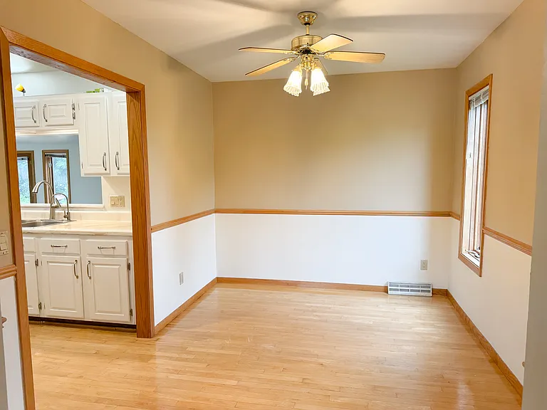 7102 Friendship Ln — Photo 4