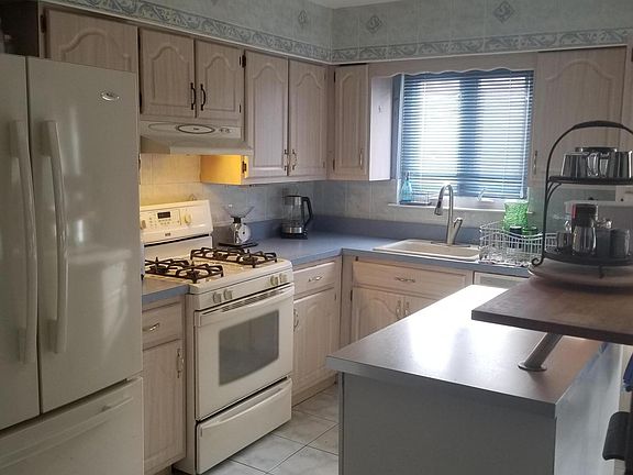 4th image of 38 Carlyle Grn