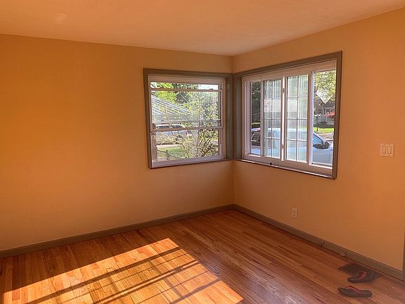 4th image of 8156 Hollybrook Ct