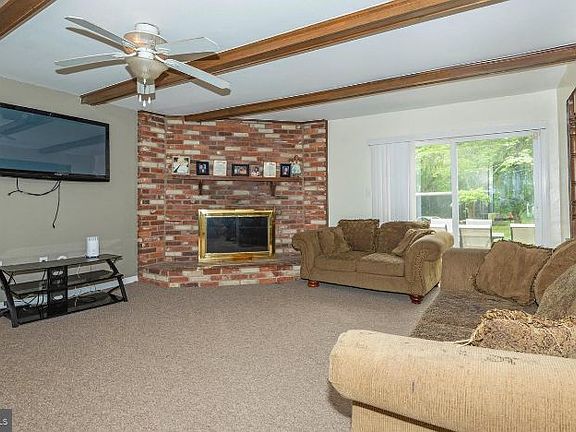 5th image of 8425 Thornberry Dr W