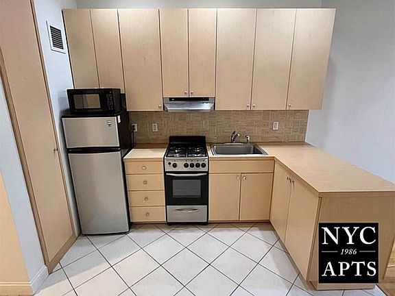 3rd image of 1450 2nd Ave APT 3D