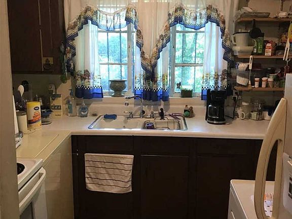 5th image of 4069 Willowview Ave