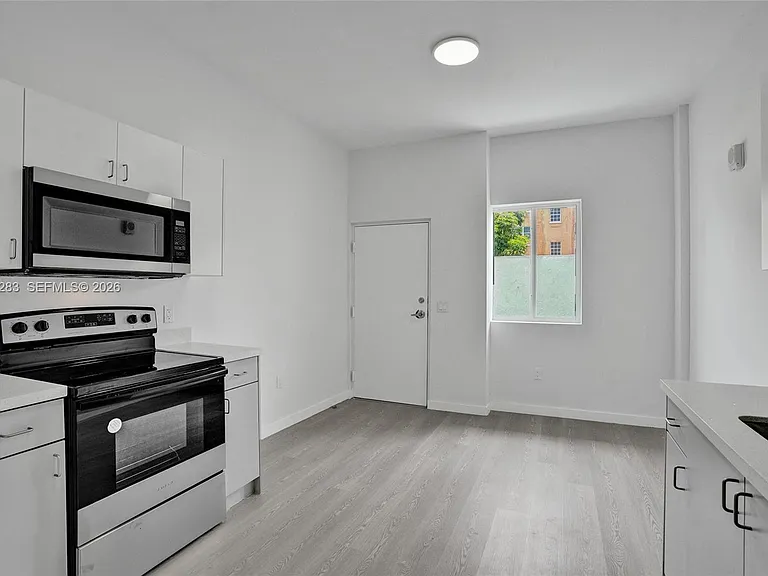 1567 NW 1st St #3 — Photo 7