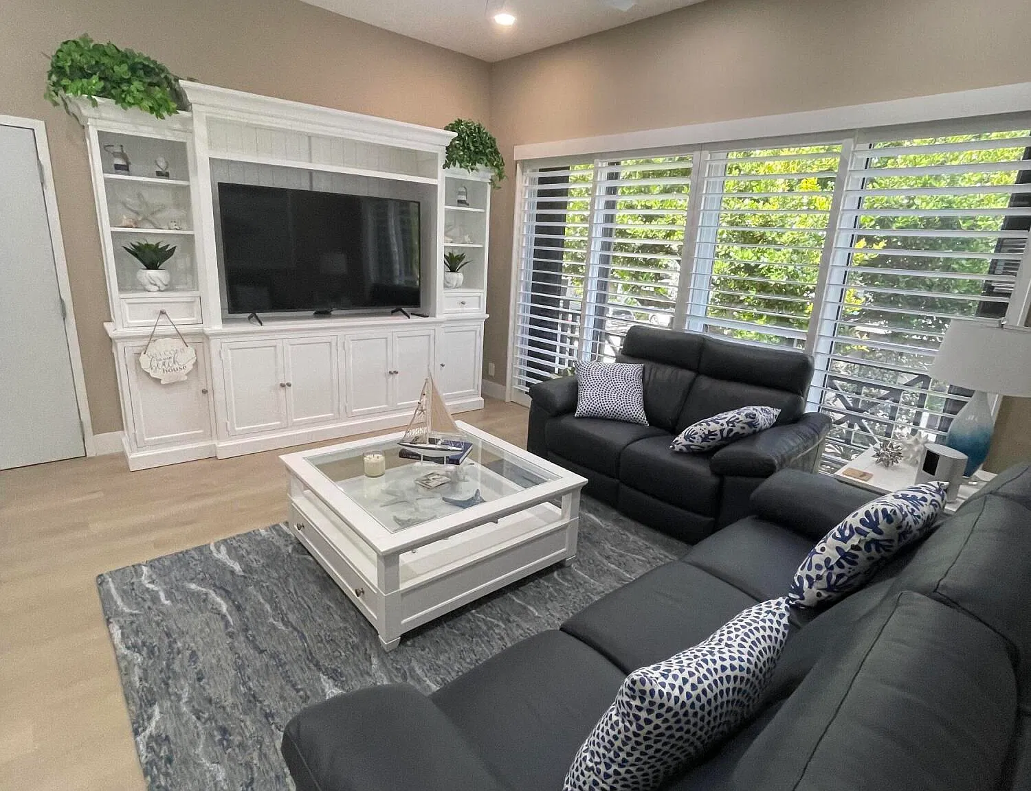 1616 S Ocean Ln — Photo 3