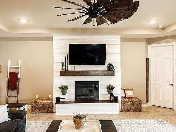3rd image of 3364 Acapulco Cir