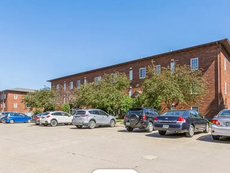 313 Grandview Ct — Photo 2