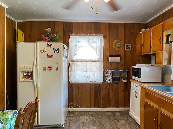 3rd image of 4122 Fairystone Park Hwy