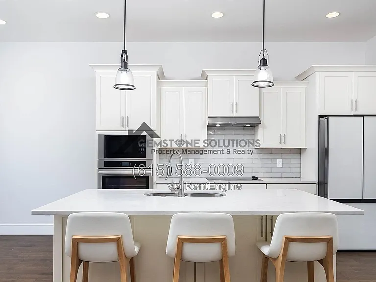 631 Silva Ln — Photo 6