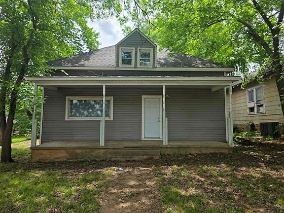 2nd image of 907 W Minnesota Ave