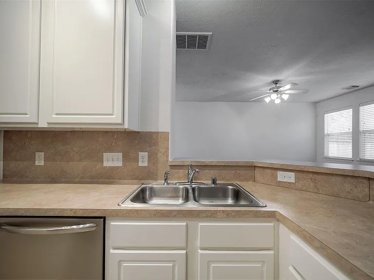 146 Silver Penny Dr — Photo 16