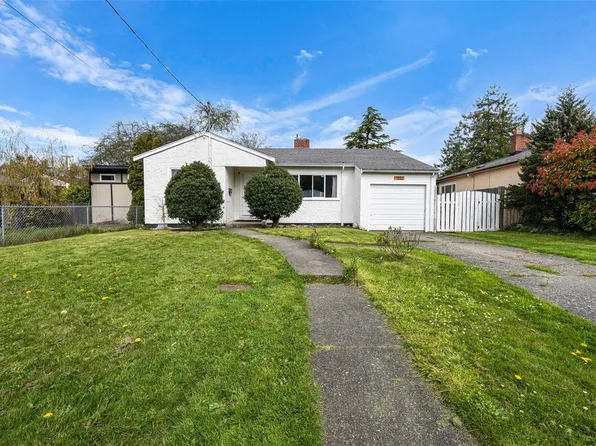1662 Freeman Ave, Saanich, BC V8P 1P6