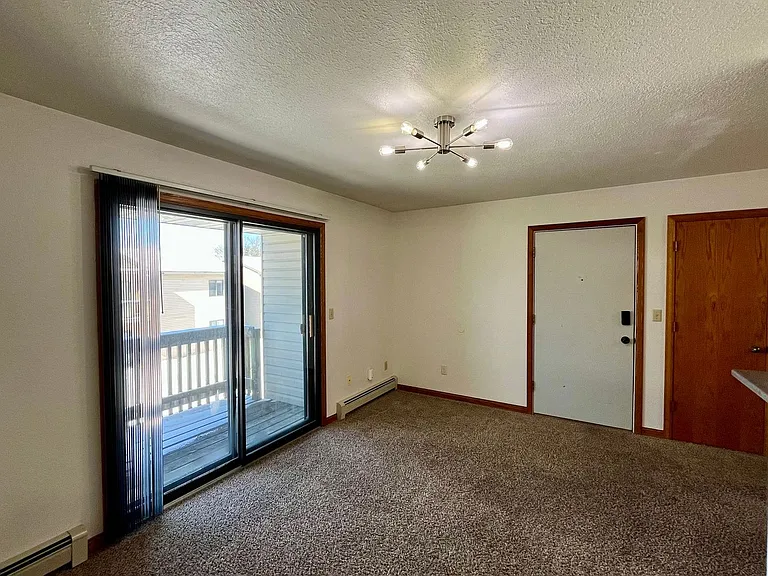1216 N Point Dr — Photo 6