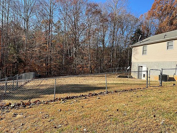 3rd image of 251 Country Dr