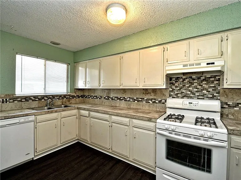 8407 Gallatin Dr — Photo 7