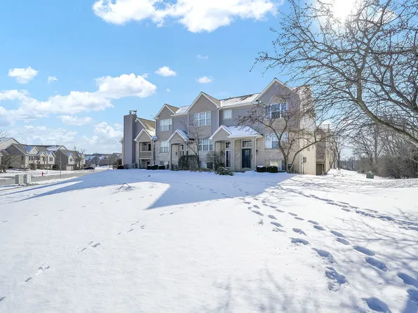 2751 Woodmere Dr, Darien, IL 60561