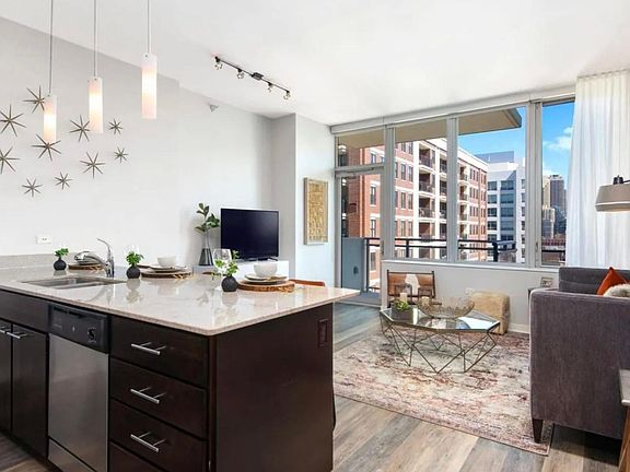 4th image of 400 W Erie St #1010