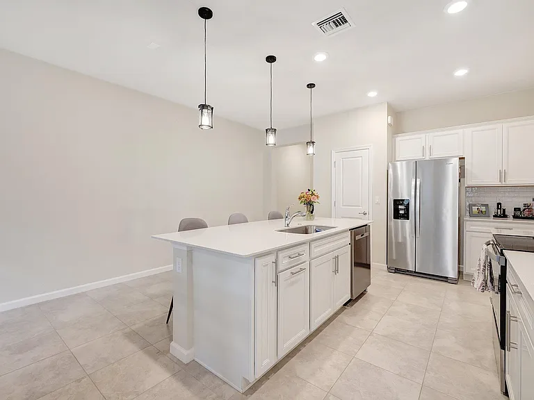 1807 SE Ocean Cove Way — Photo 6