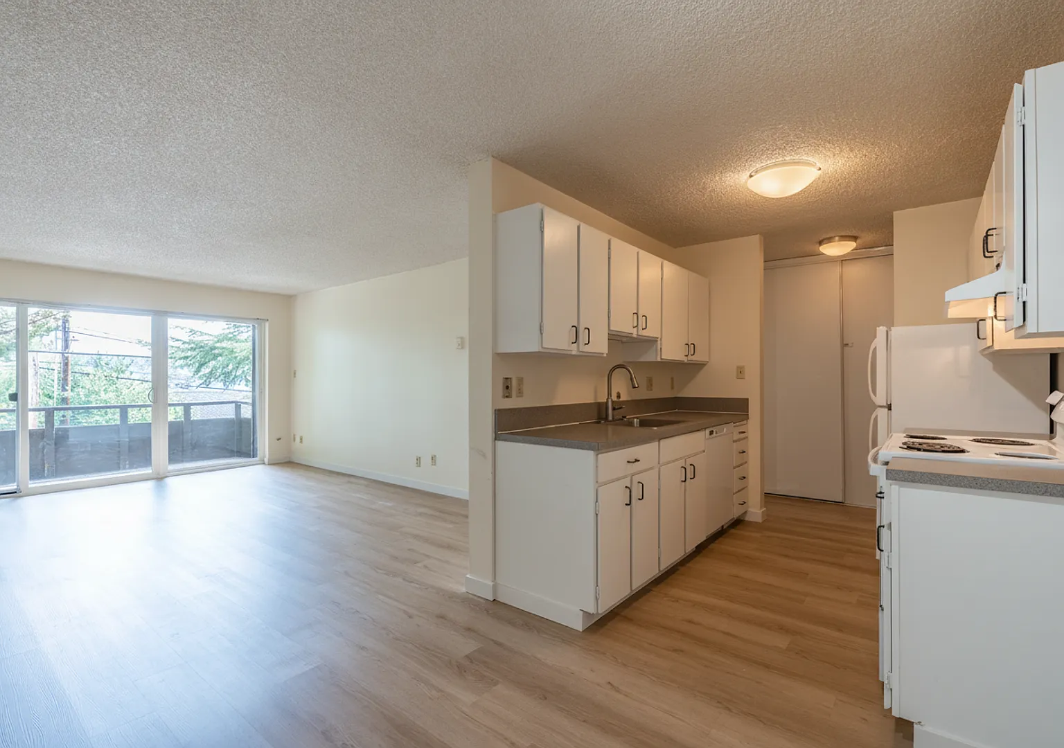 Galleon Apartments — Photo 3