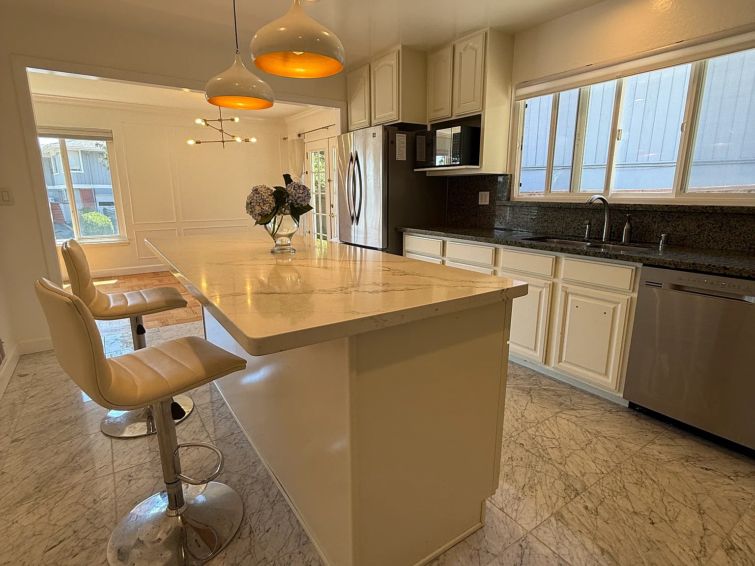 4 bed, 2000 sqft, $6,595 — Photo 4