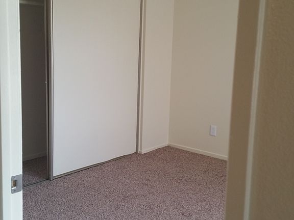 4th image of 217 New York St APT H