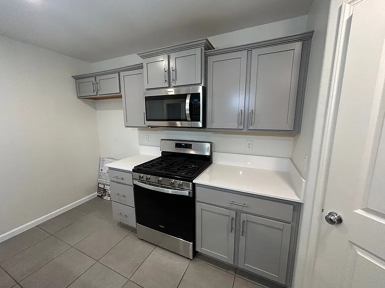 2249 Hough Ave — Photo 12