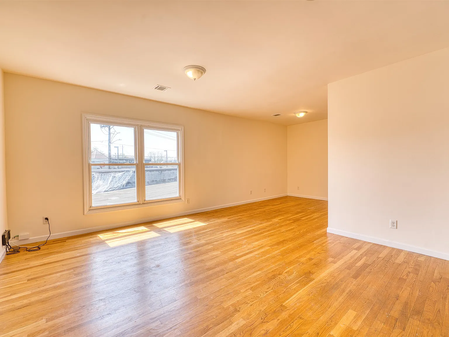 Studio, 1.0 bath, 675 sqft, $1,695 — Photo 4